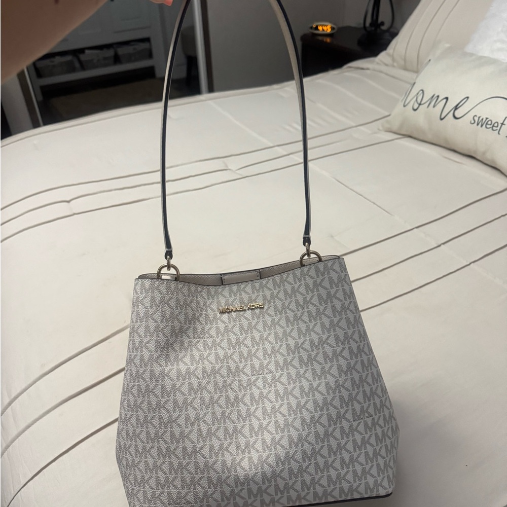 Michael Kors Cream Shoulder Bag with Chain Strap